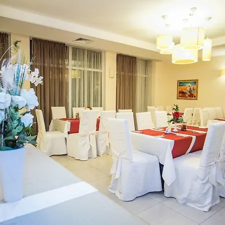 Clara Apartahotel 3*