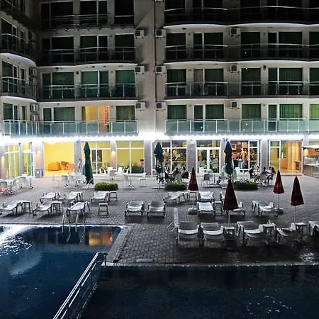 Clara Apartahotel 3*