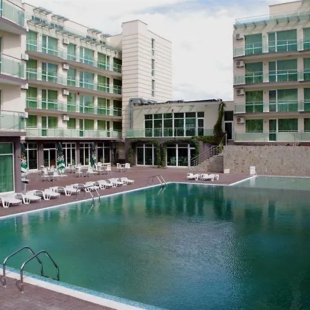 Clara Apartahotel 3*