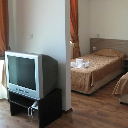 Clara Apartahotel