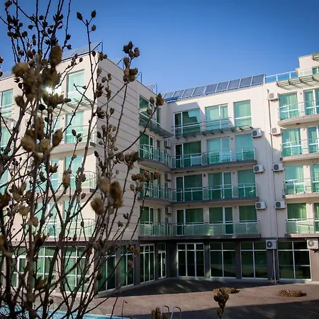 Clara Apartahotel 3*